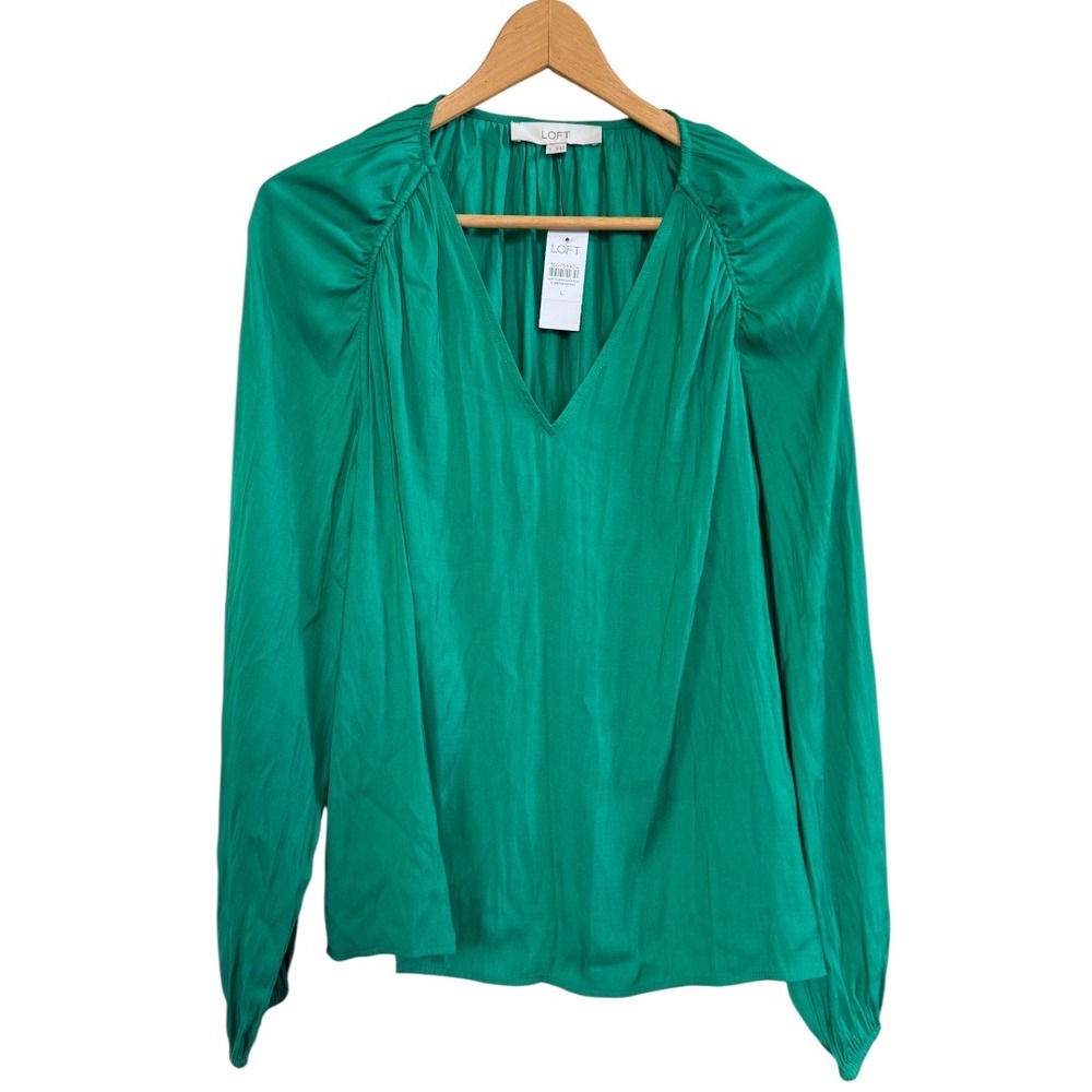 LOFT Emerald Green NWT V-Neck Ruched Sleeves & Shoulders L Blouse Dressy Office